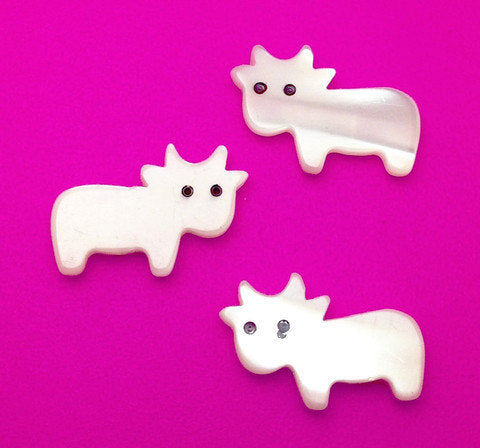 Freshwater Mother of Pearl Carved Cows COW0001N